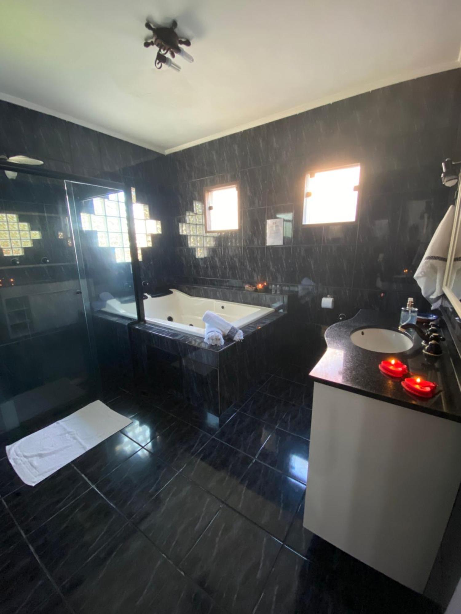 Bahan Suites Privativas - Ideal Para Casais أوباتوبا المظهر الخارجي الصورة
